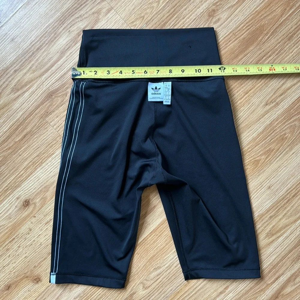 Never Worn ✨ Adidas HR 10” biker shorts - size S